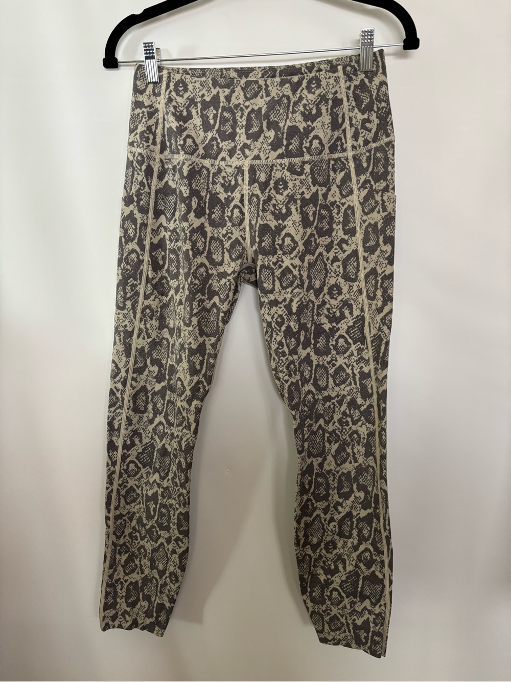 VARLEY Let's Go Running Leggings In Sage Noise Snake Pattern Size M